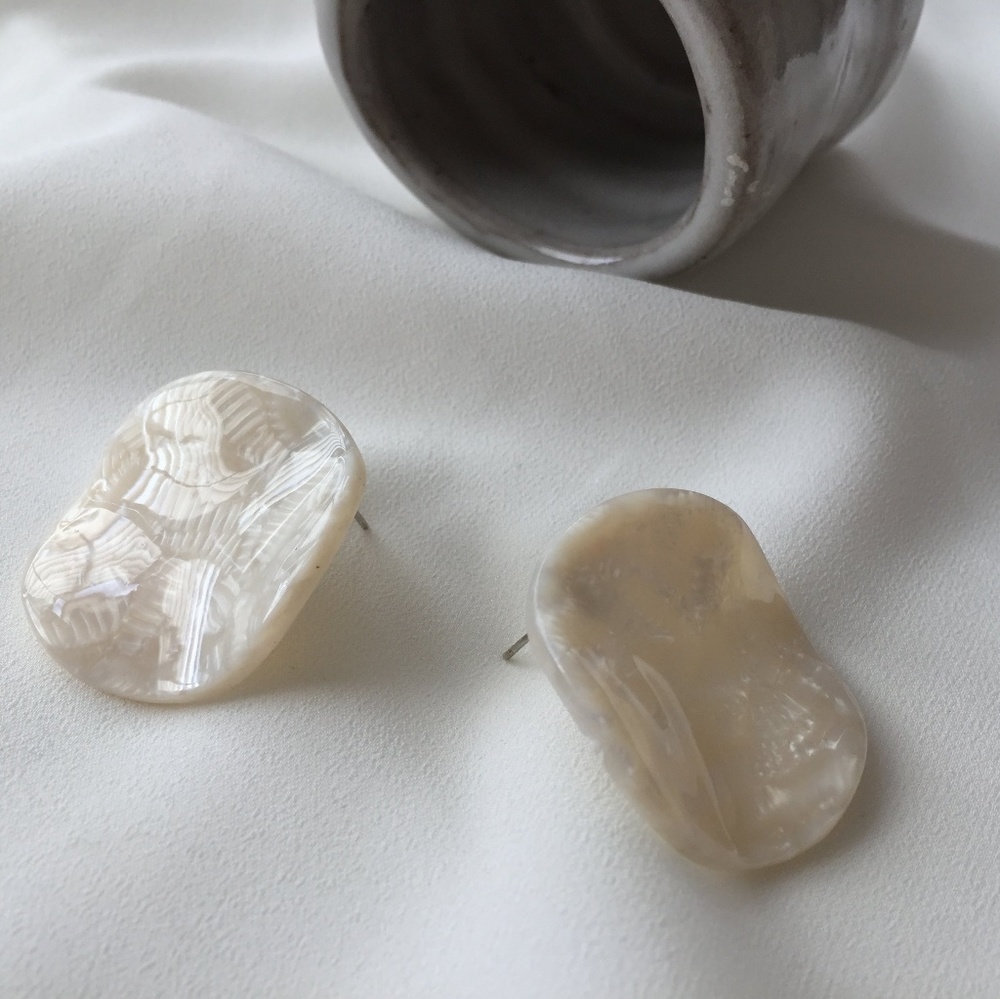 Peal acrylic earrings